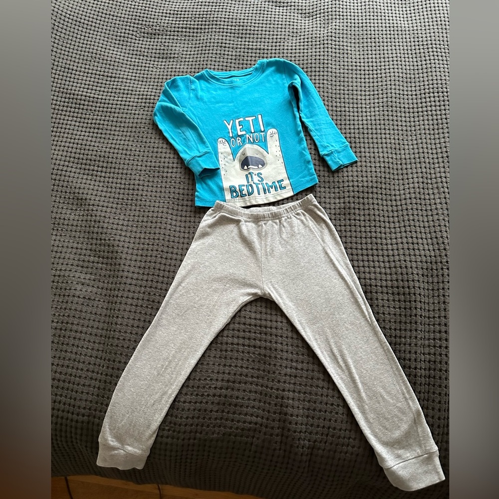 2 sets of Carters two-piece kids pajamas size 4T